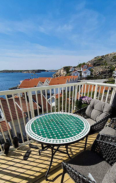 Mosaikbord MB-12 i inspirerande miljö